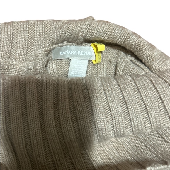 Banana Republic Cable Knit Turtleneck Sweater in Beige - Picture 7 of 8